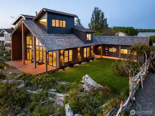 Spectacular West-Facing Oceanfront Property