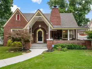 Midtown Charmer Steps Away from Utica Square