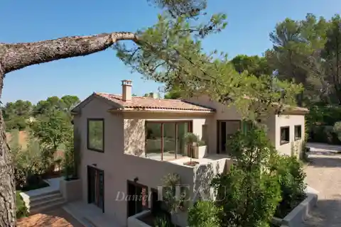 Renovated Home in a Leafy Setting