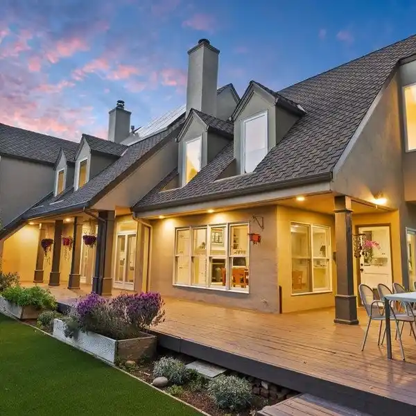 AN ARTFUL AND SOPHISTICATED RETREAT