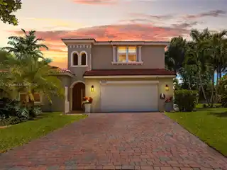 Luxury Entertainer’s Dream with Tropical Pool