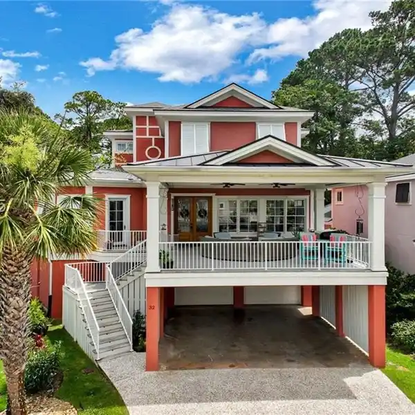 CUSTOM HOME IN BERMUDA POINTE