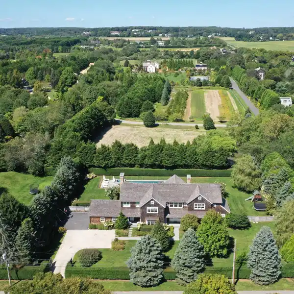 THE QUINTESSENTIAL HAMPTONS HOME