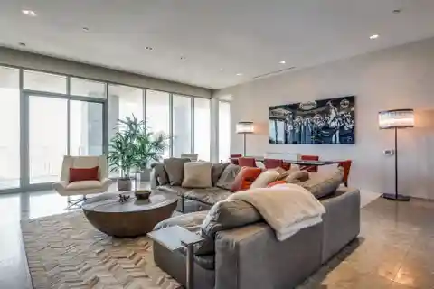 Gorgeous Arts Plaza Corner Unit