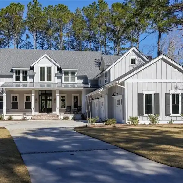 SOPHISTICATED BERKELEY HALL CUSTOM-BUILT HOME
