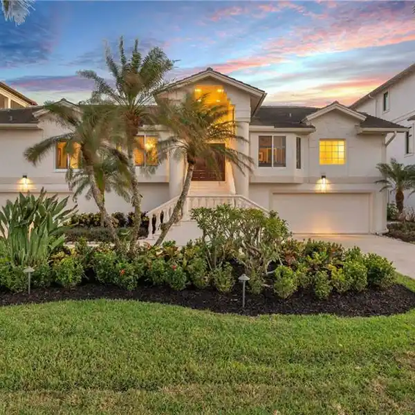 STUNNING AND SPACIOUS POOL HOME WITH GULF ACCESS