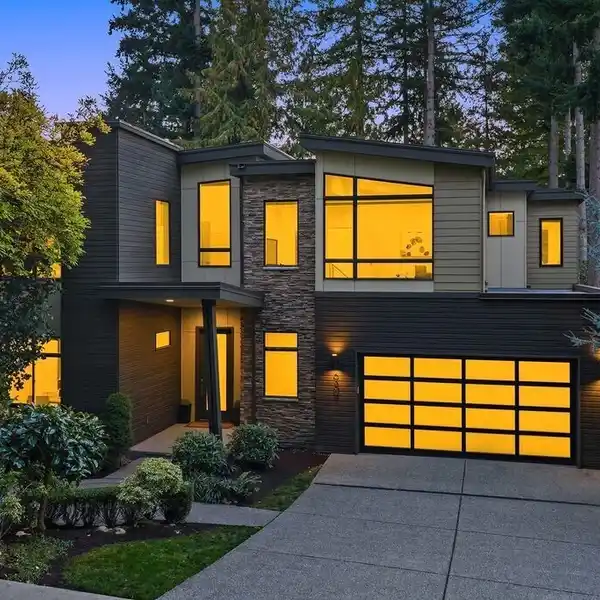 IMMACULATE HOME IN A QUIET NEIGHBORHOOD