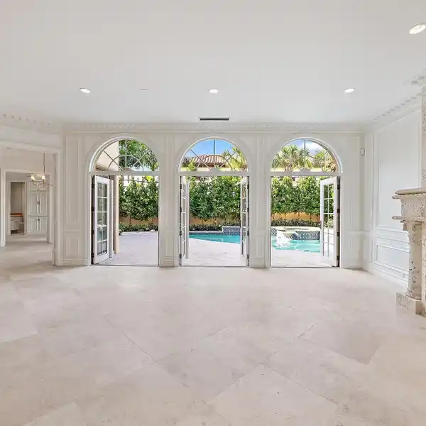 TASTEFULLY REFRESHED TOWNHOUSE