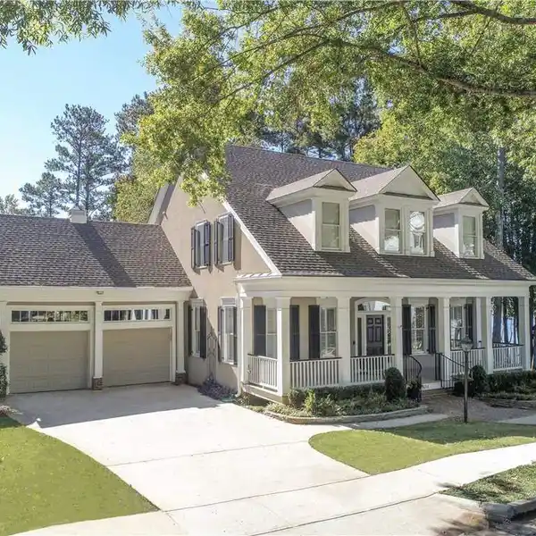 LAKEFRONT LIVING IN CAPTIVATING NORTH COVE