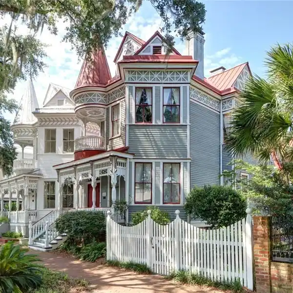 ENCHANTED DICKINSON-EXLEY HOUSE IN VICTORIAN DISTRICT