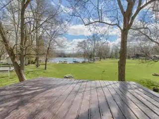 Beautifully Maintained Home on Strawberry Lake