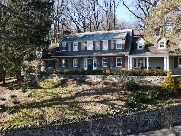 STORYBOOK UPPER WYOMING COLONIAL
