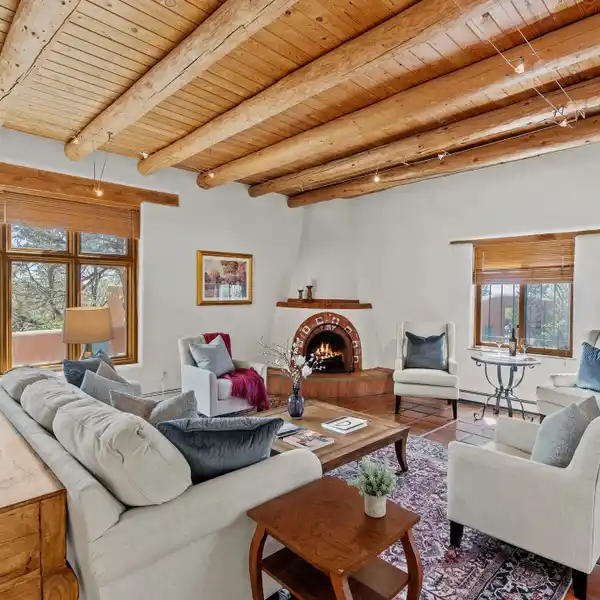 CHARMING FRAME HOUSE WITH FANTASTIC MOUNTAIN VIEWS