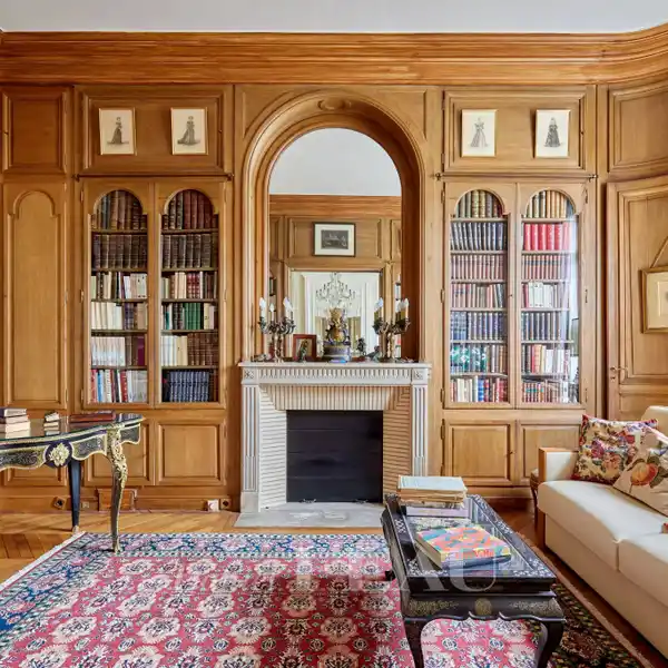 EXCEPTIONAL APARTMENT IN A HAUSSMANNIAN BUILDING