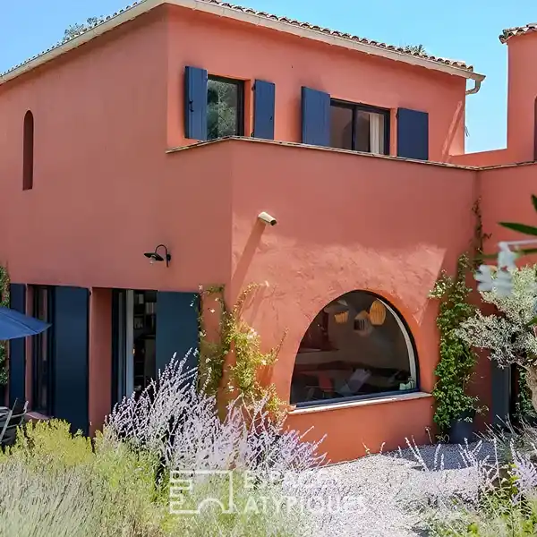 HACIENDA-STYLE VILLA BY THE SEA