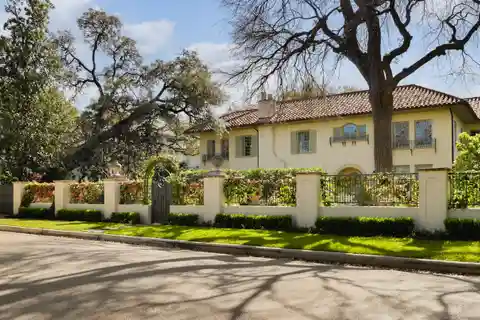 Restored Estate in the Heart of Old Enfield