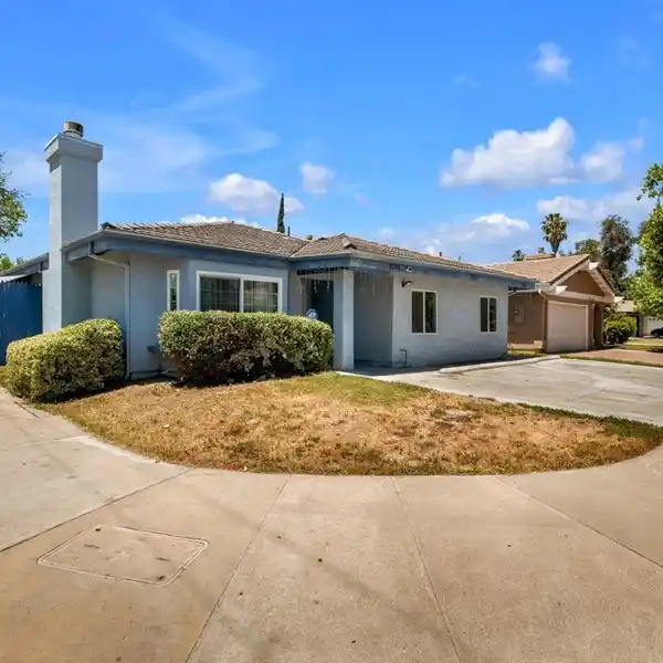 RARE TRIPLEX - GENERATIONAL LIVING OPPORTUNITY