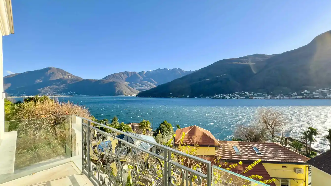 High-end Home with Breathtaking Lake Views
