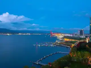 Prime Waterfront Residence in the City