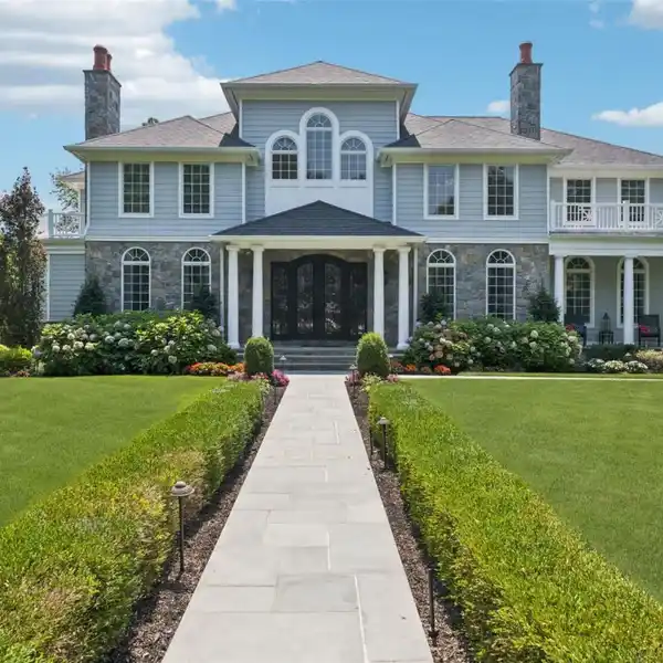 COMPLETELY RENOVATED GEM IN THE CENTRAL GARDEN CITY