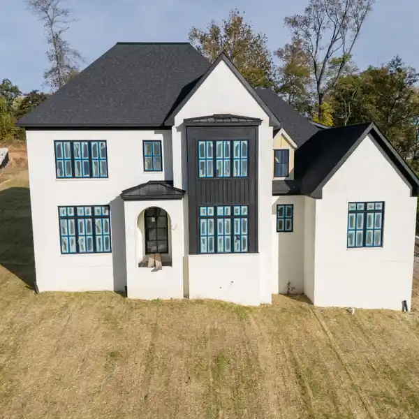 WARM AND INVITING NEW CONSTRUCTION