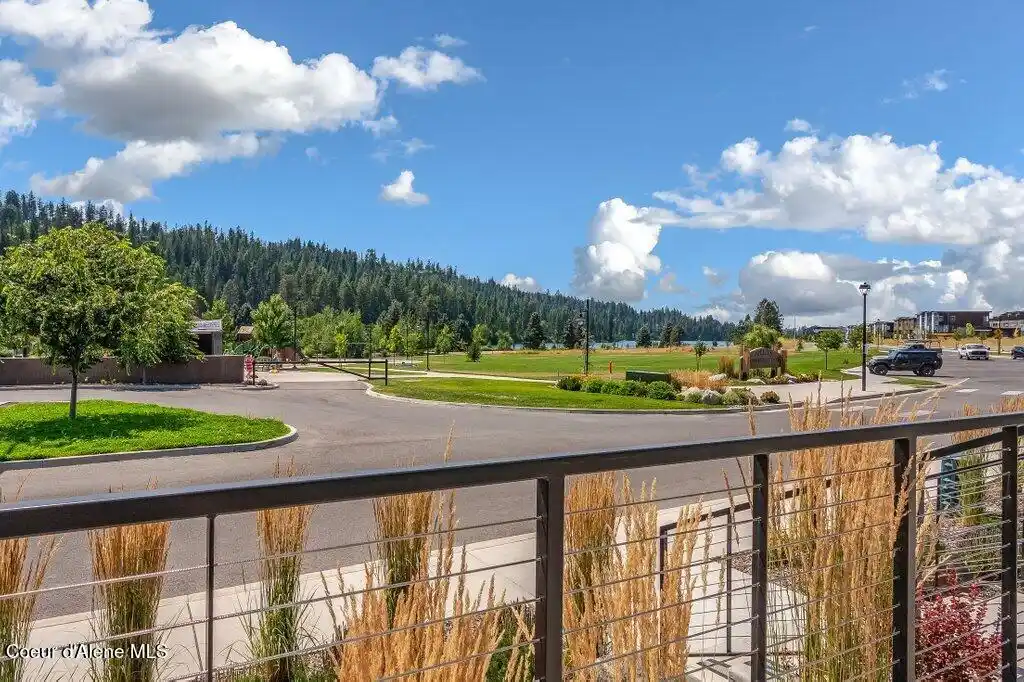 Immaculate Twin Home in Atlas Mill