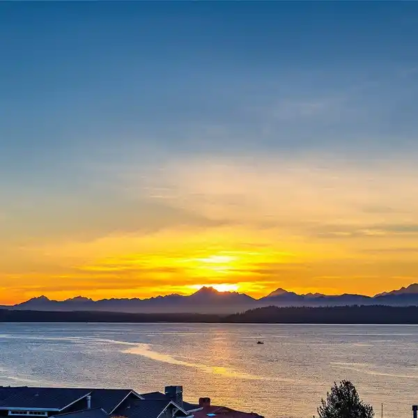 CHARMING COASTAL HOME WITH COTTAGE STUDIO & STUNNING VIEWS