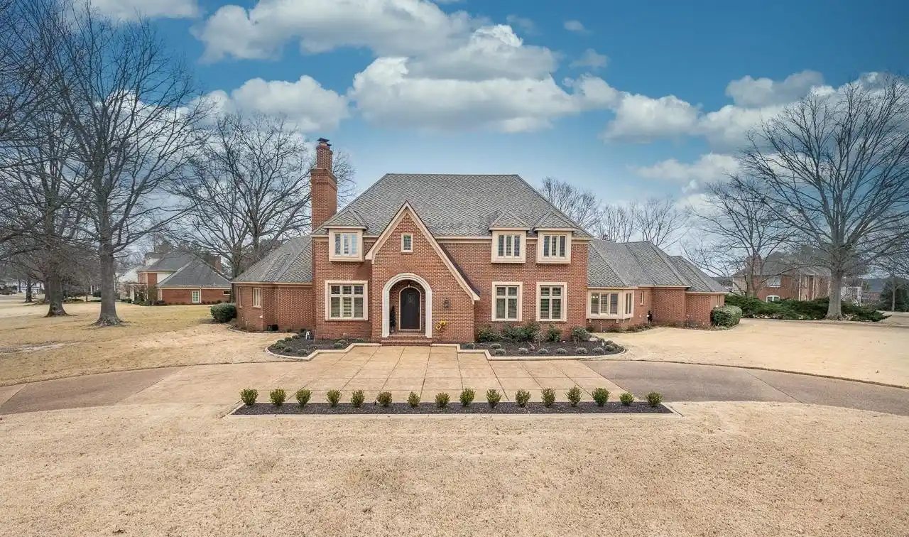Spacious Home on over an Acre in the Highlands