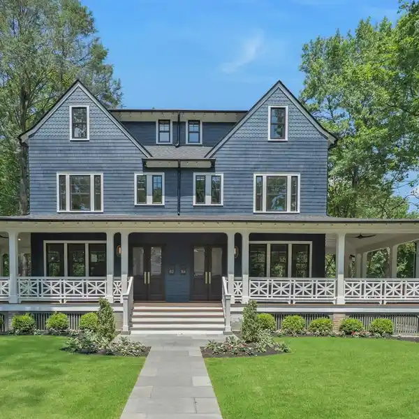STYLISH MONTCLAIR LIVING WITH SPACIOUS BACKYARD