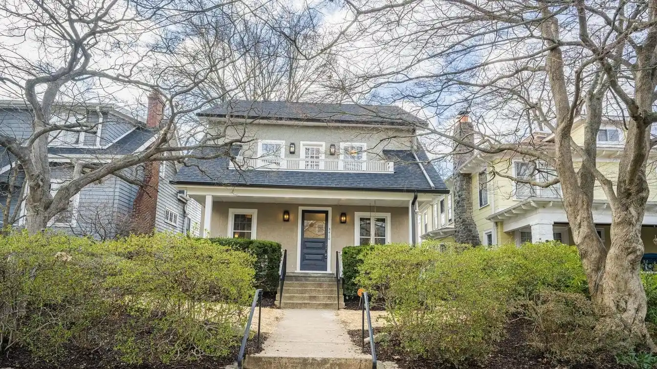 Renovated Bungalow with Carriage House & Charm
