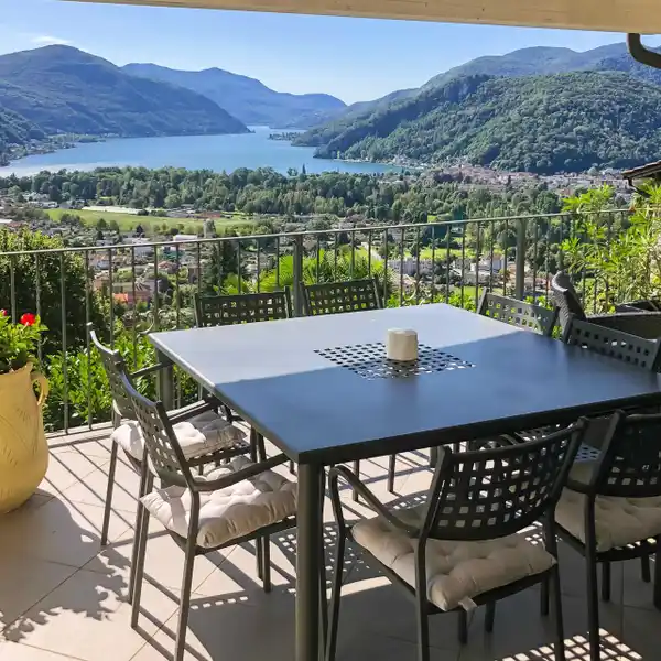 FIVE BEDROOM HOME WITH COMMANDING VIEWS