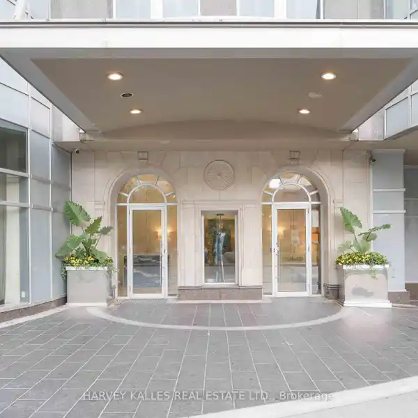 EXCLUSIVE YORKVILLE LIVING WITH SPA-LIKE RETREAT