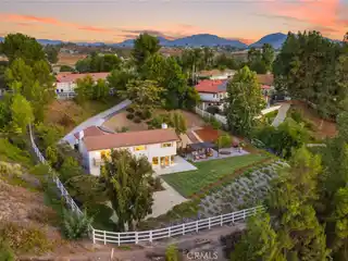 Beautifully Remodeled Meadowview Retreat with Owned Solar