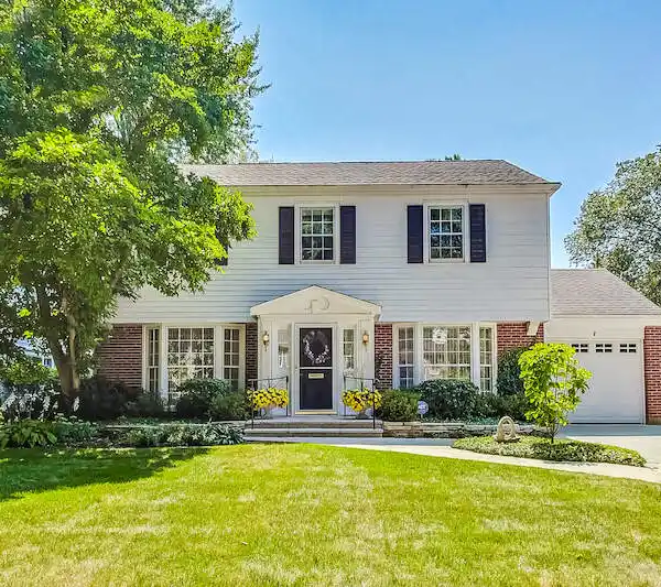 FABULOUS WINNETKA GEM