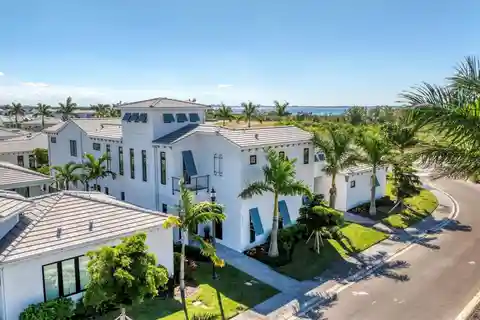 Amazing Home Featuring Sarasota Bay Views