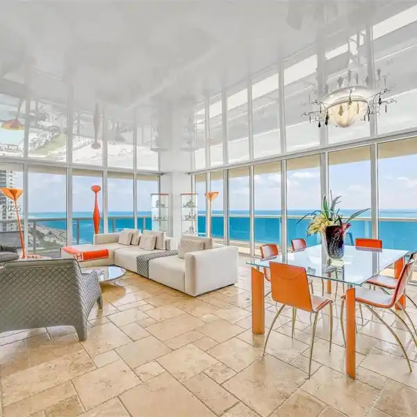 UNIQUE OCEAN-VIEW CORNER UNIT