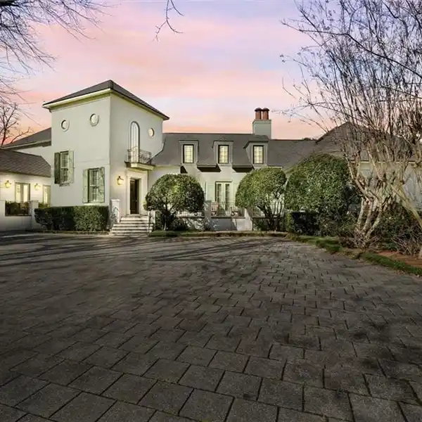 BREATHTAKING LUXURY HOME ON 2.5 ACRES