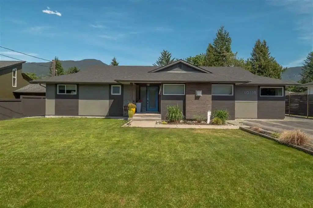 Fully Renovated Rancher in Garibaldi Estates