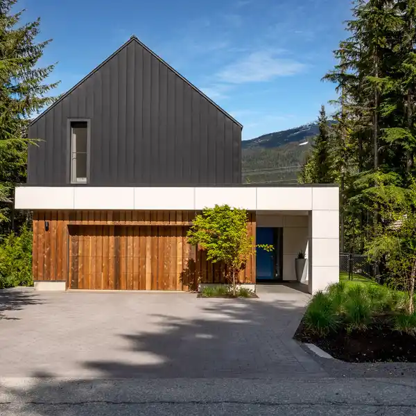 CONTEMPORARY GREEN BUILD