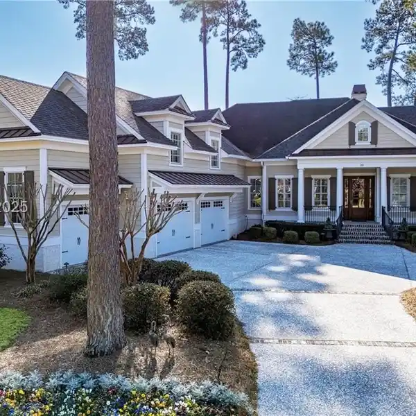 CUSTOM BUILT LOWCOUNTRY LUXURY AWAITS