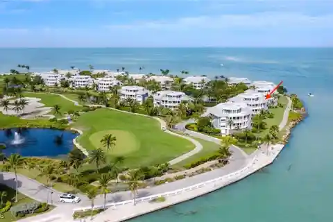 Exceptional Penthouse in Land's End Village