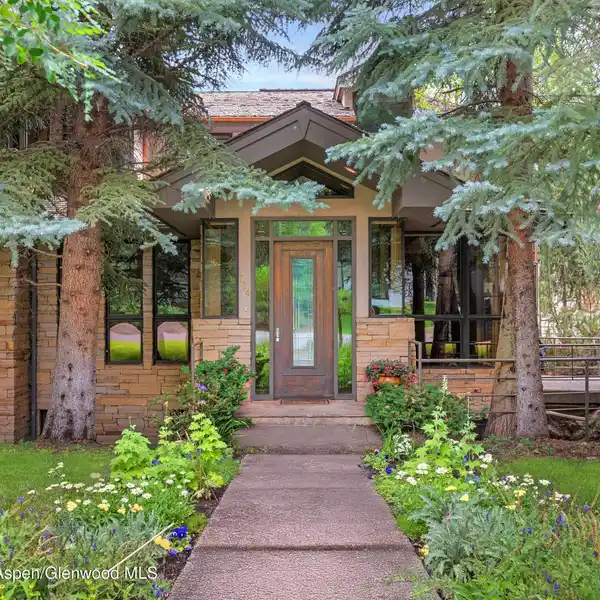 REMARKABLE WEST END DUPLEX