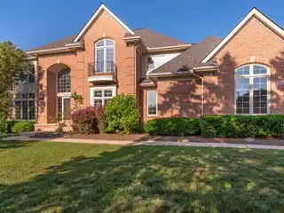 Elegant Colonial in Quiet Crestwood Cul-de-sac