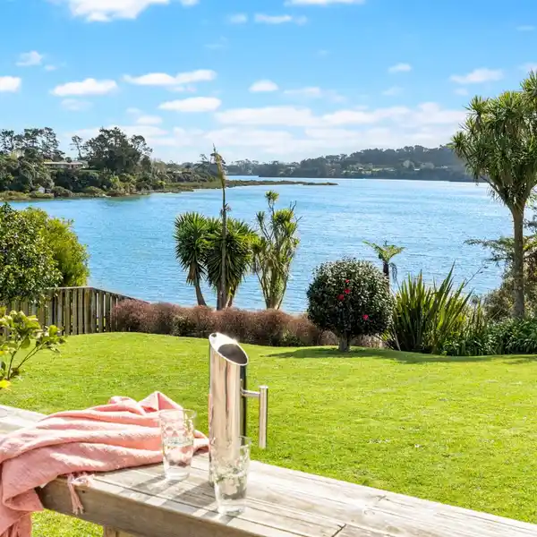 TRULY EXCEPTIONAL WATERFRONT ESTATE