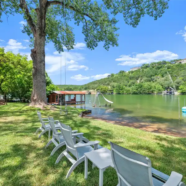 CHARMING WATERFRONT RETREAT