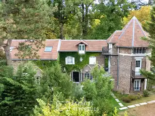 Magnificent Completely Renovated 1830 Farmhouse