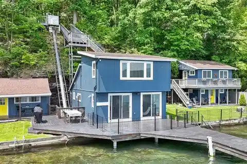 Beautifully Maintained Seneca Lake Cottage