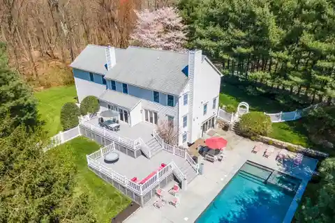 Magnificent Colonial in Silvermine