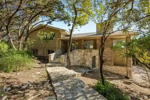 Stunning City Views in Private Location