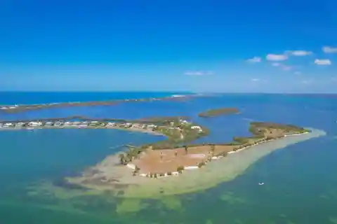 Extraordinary Three Sisters Island Property